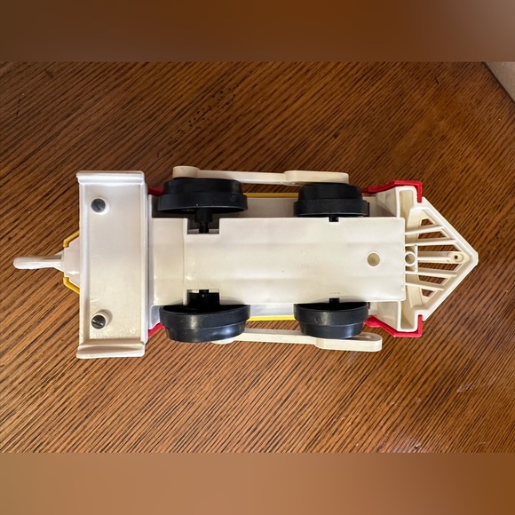 SOLD -   Vintage Fisher Price #991 Little People Circus Train Engine Only - Picture 7 of 12